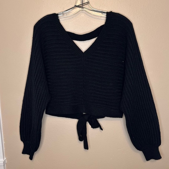 NWT HYFVE Open Back V-Neck Sweater Puff Sleeve Black Sweater Size Small - Picture 1 of 7